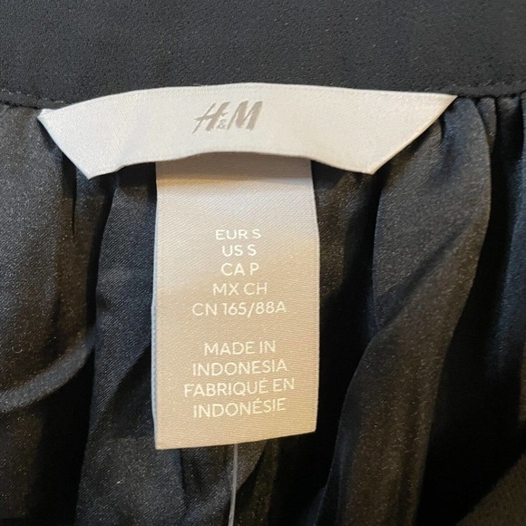 H&M Small Chiffon Dress Black Short Sleeve V-Neck Classic Party Going Ou… - Picture 9 of 9